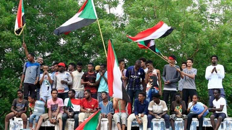 تحديات المرحلة الانتقالية في السودان بعد المحاولة الانقلابية