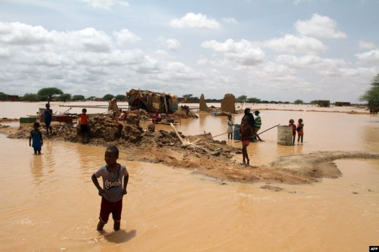 السودان: 5 وفيات وانهيار ألف منزل جراء السيول الأمطار تحاصر ضواحي الخرطوم