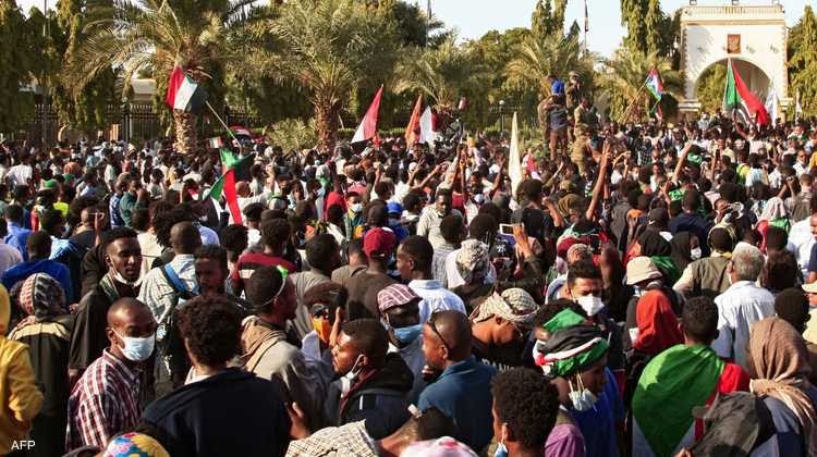 السودان.. قتيل وأكثر من 200 مصاب في “احتجاجات الأحد