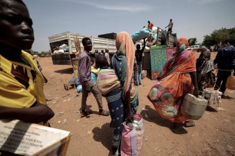 السلطات الليبية ترحل 700 مهاجر سوداني إلى بلادهم