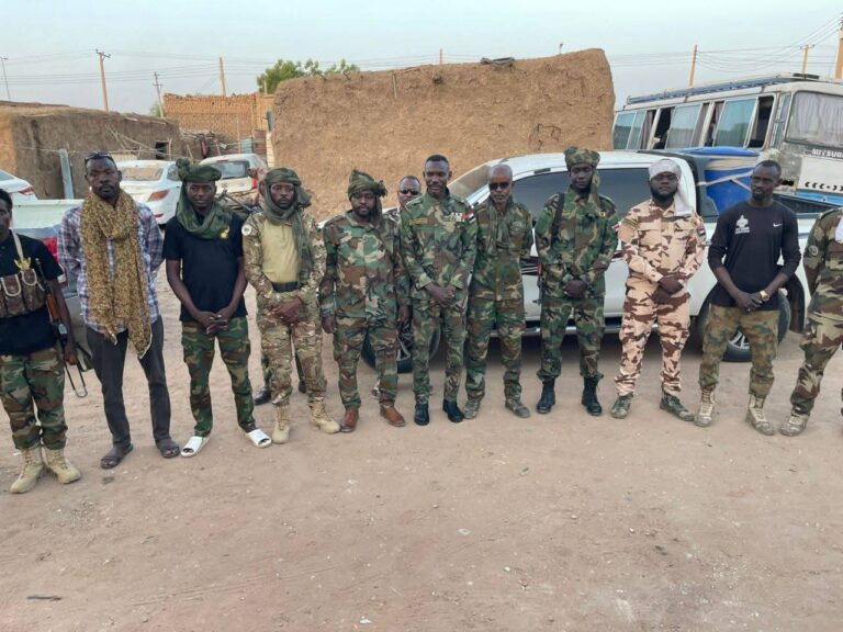 القوة المشتركة تضبط منتحلي صفتها في الخرطوم بتهمة الترويع والسرقة