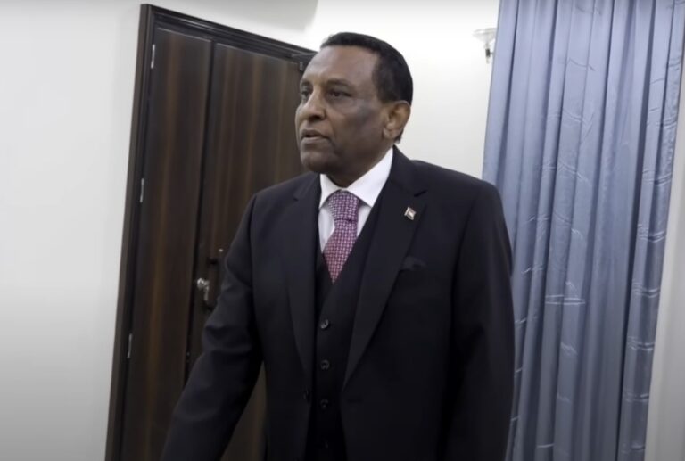 السودان: رئيس الوزراء يصدر قراراً بتعيين ثلاثة وزراء جدد