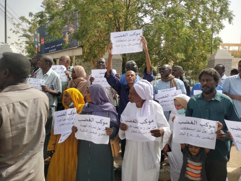 أرقام صادمة: لجنة المعلمين تقارن بين المرتب الحالي والمطلوب