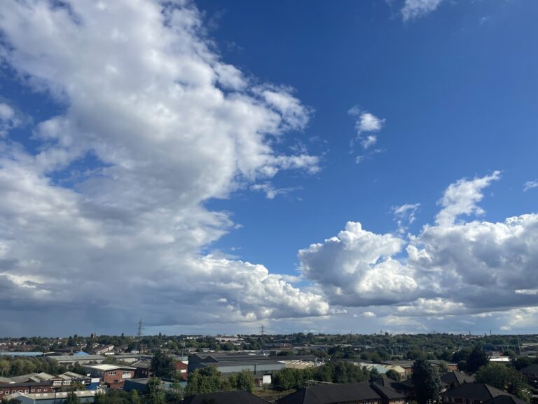 إنذار برتقالي.. أمطار غزيرة مصحوبة بعواصف رعدية في عدة ولايات سودانية