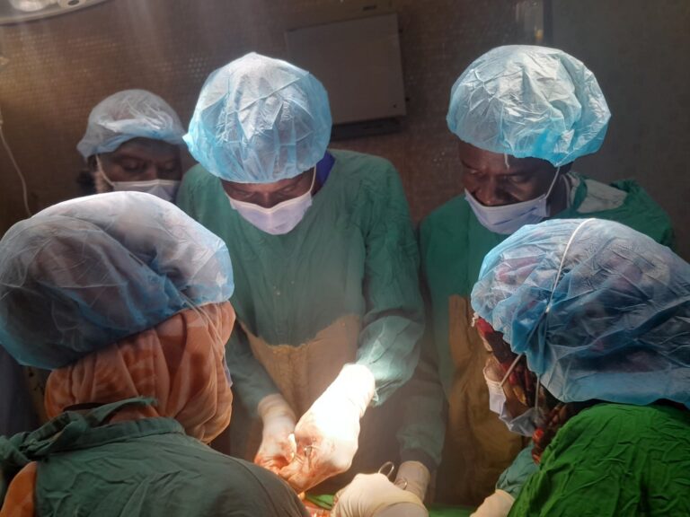 مستشفى نيالا التخصصي ينجح في إجراء أول عملية ناسور بولي