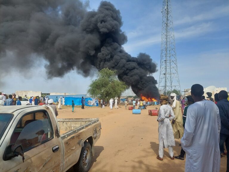 إصابة 3 مواطنين في اندلاع حريق بمدينة الطينة السودانية