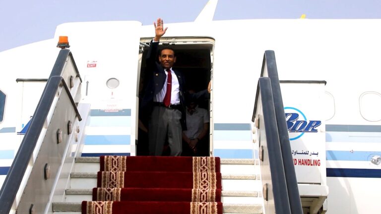 كامل إدريس يغادر إلى نيويورك للمشاركة في اجتماعات الأمم المتحدة