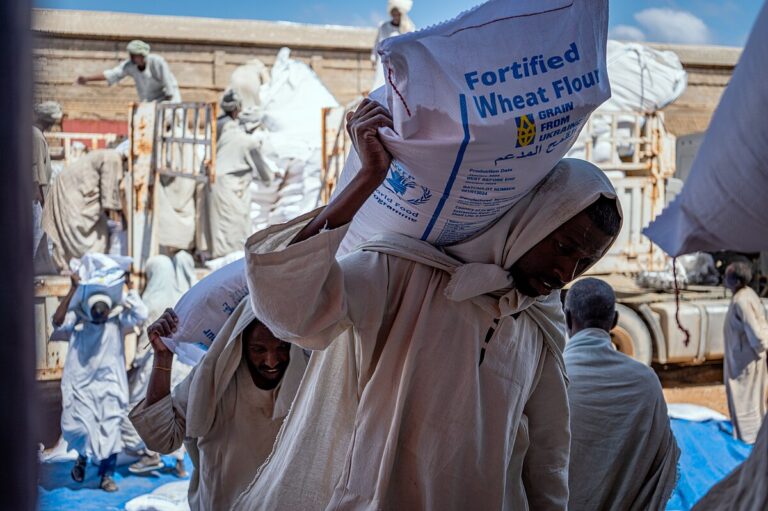 السودان يطرد مسؤولين في برنامج الغذاء العالمي ويمنحهما 72 ساعة للمغادرة