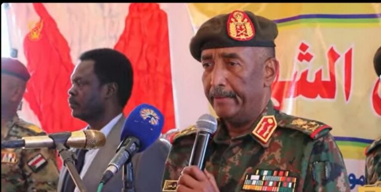 البرهان يوجه بالإفراج عن 400 امرأة من سجن أم درمان وإسقاط غرامات النظام العام