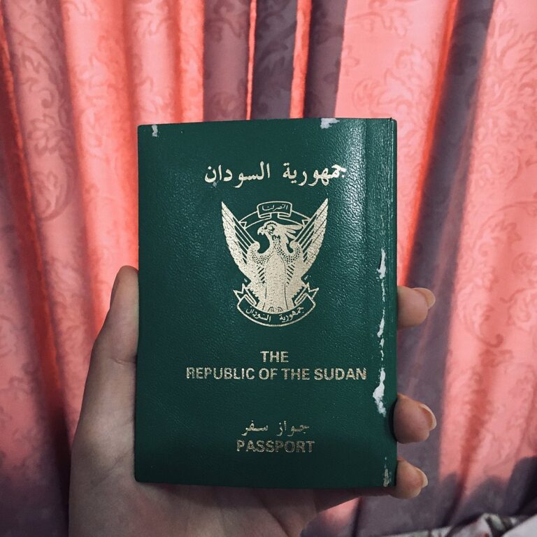 أزمة تجديد الأوراق الثبوتية ووثائق السفر مستمرة بالسفارة القطرية رغم توجيهات البرهان