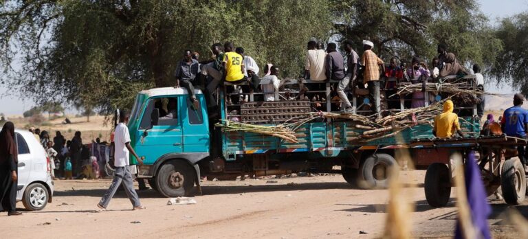موجات نزوح جديدة إلى طويلة تُفاقم الأزمة الإنسانية وسط ضعف الخدمات