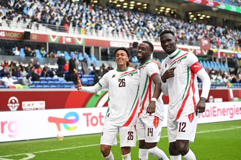 لاعبين من منتخب السودان بعد إحراز هدف التقدم على السنغال: صفحة المنتخب على فيس بوك