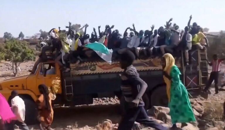 السودان.. ما مستقبل 200 ألف ممحتن للشهادة السودانية في مناطق النزاع؟
