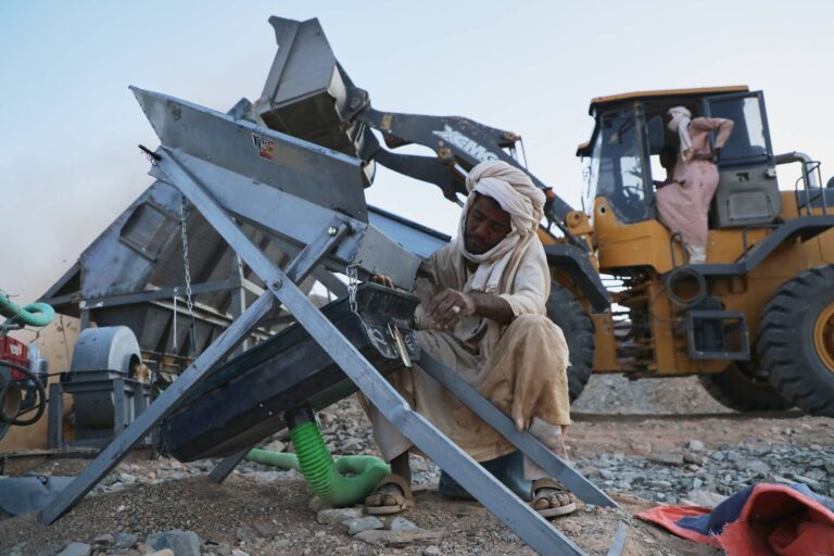 مصرع 5 منقّبين سودانيين إثر قصف استهدف منطقة شمال الوادي بولاية البحر الأحمر